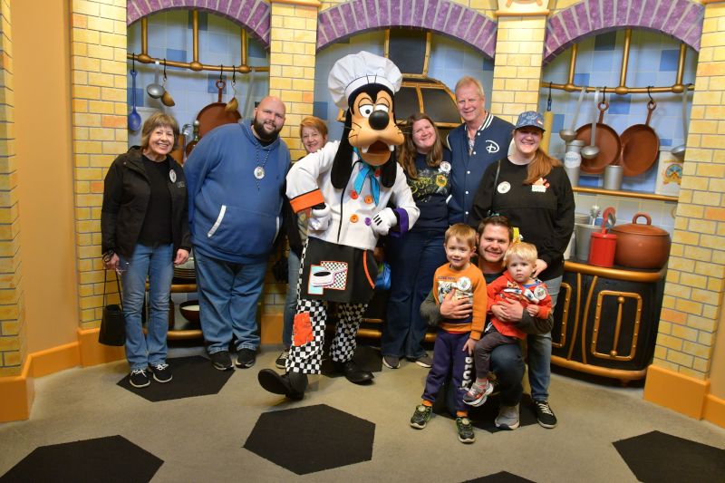 Hanging Out with Goofy